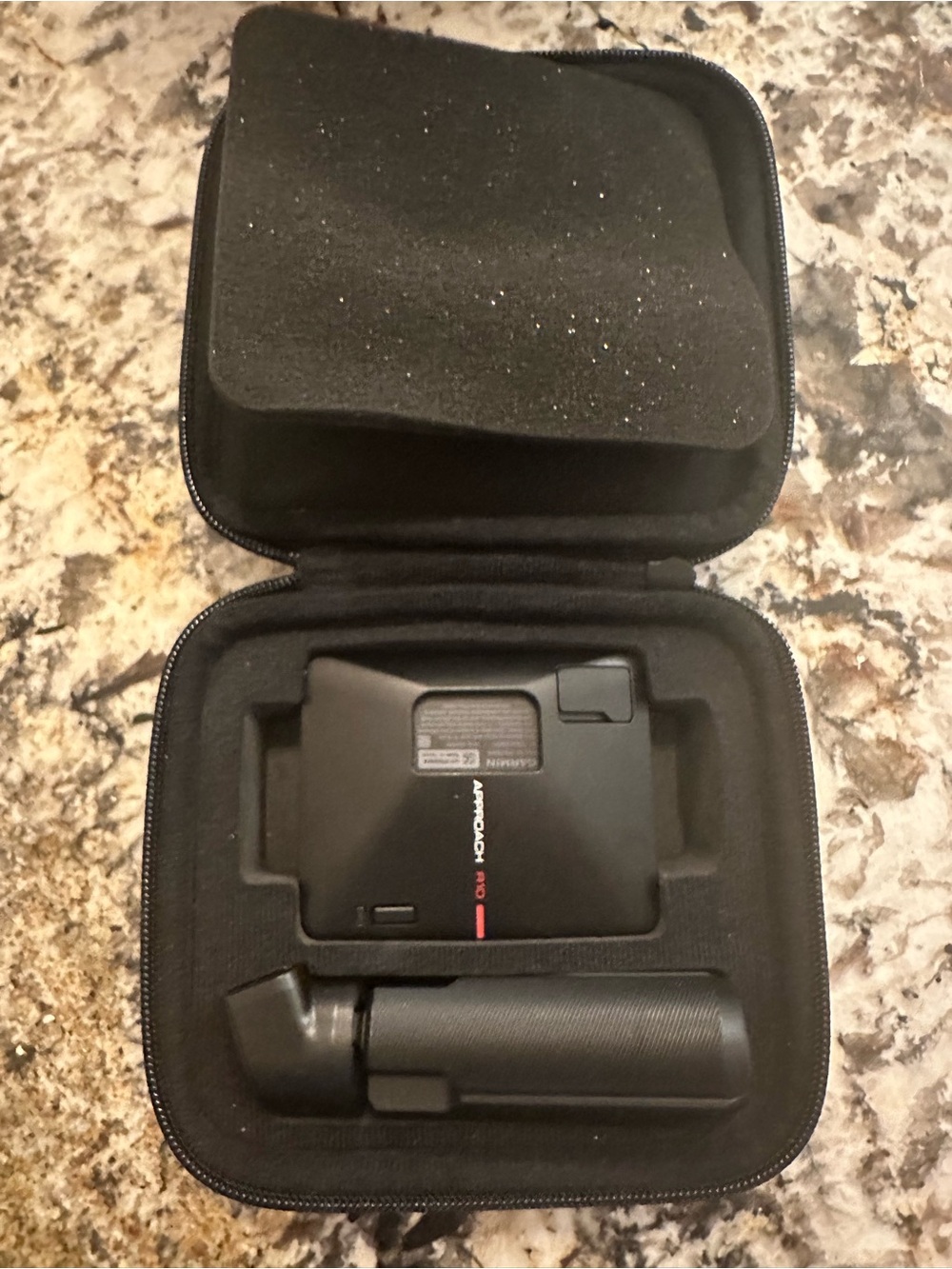 Garmin Approach R10 Portable Launch Monitor - Black - Picture 2 of 5